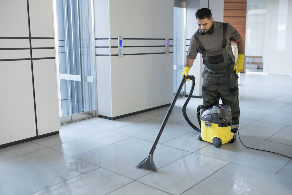 Serviço de limpeza de condomínios no Algarve pela Mira Cleaning Service.